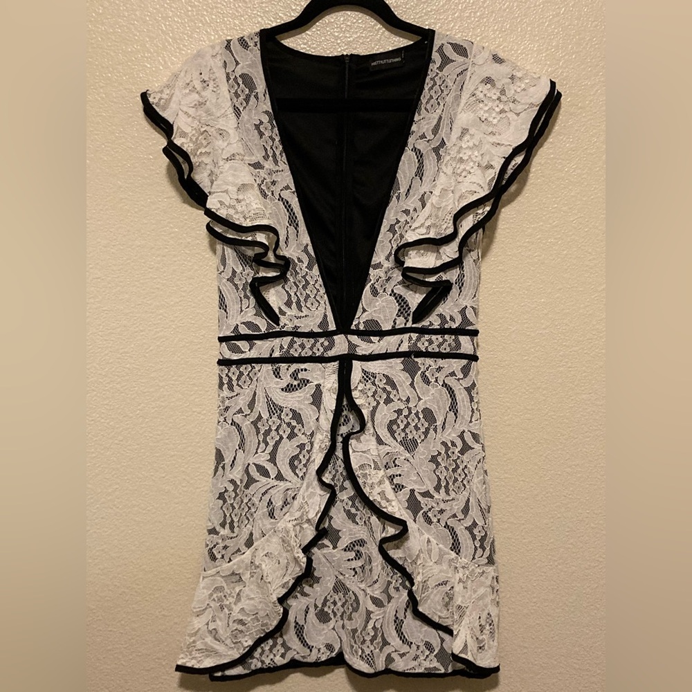 PRETTY LITTLE THING - Classy lace dress- Cocktail Dress - Summer Dress- Bodycon